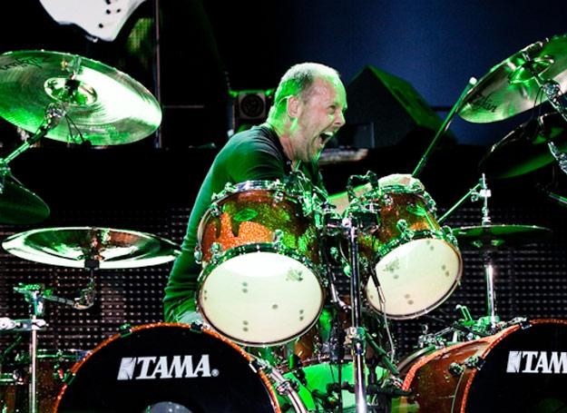 Lars Ulrich (Metallica) okłada swój zestaw perkusyjny podczas Sonisphere 2012 w Warszawie /fot. Bartosz Nowicki
