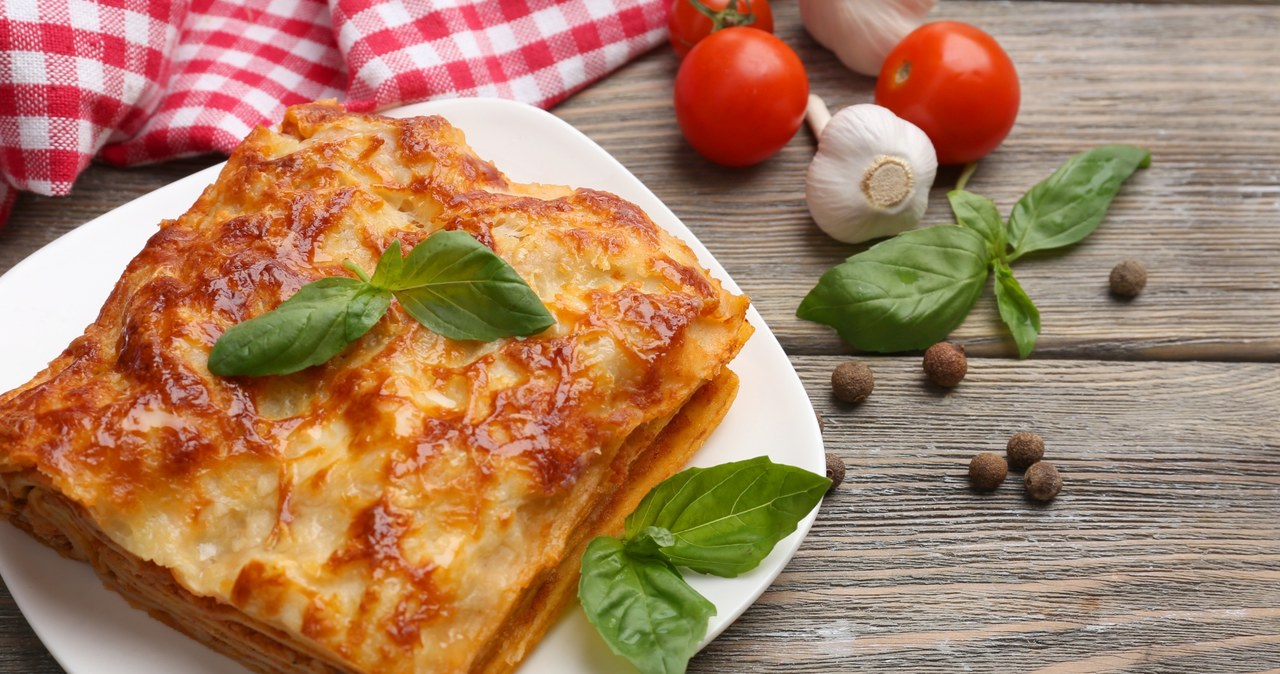 Lasagna z kurczakiem /123RF/PICSEL