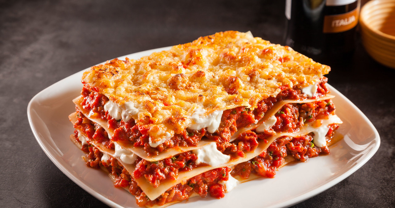 Lasagna z sosem pomidorowym /123RF/PICSEL