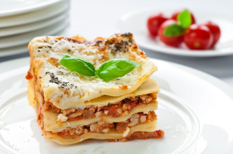 Lasagne to typowo włoskie danie /123RF/PICSEL