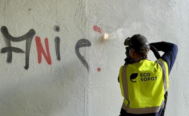 Laserem w graffiti. Tak Sopot walczy z wandalami 