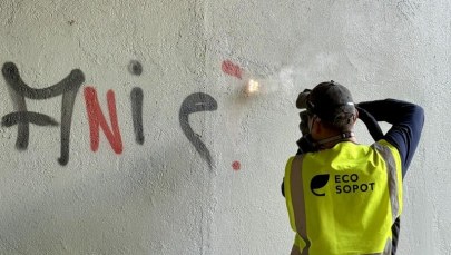 Laserem w graffiti. Tak Sopot walczy z wandalami 