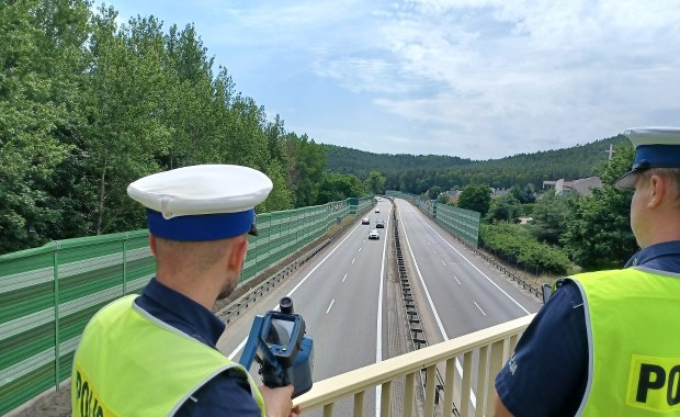 Laserem z wiaduktu. Nowy sposób na kierowców łamiących przepisy