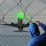 Laserowe wskaźniki nie uszkadzają wzroku pilotów