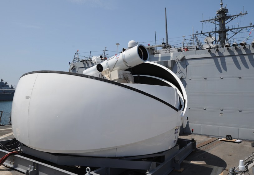 Laserowy system rażenia LaWS, testowany przez US Navy. Fot. John F. Williams/US Navy /Defence24