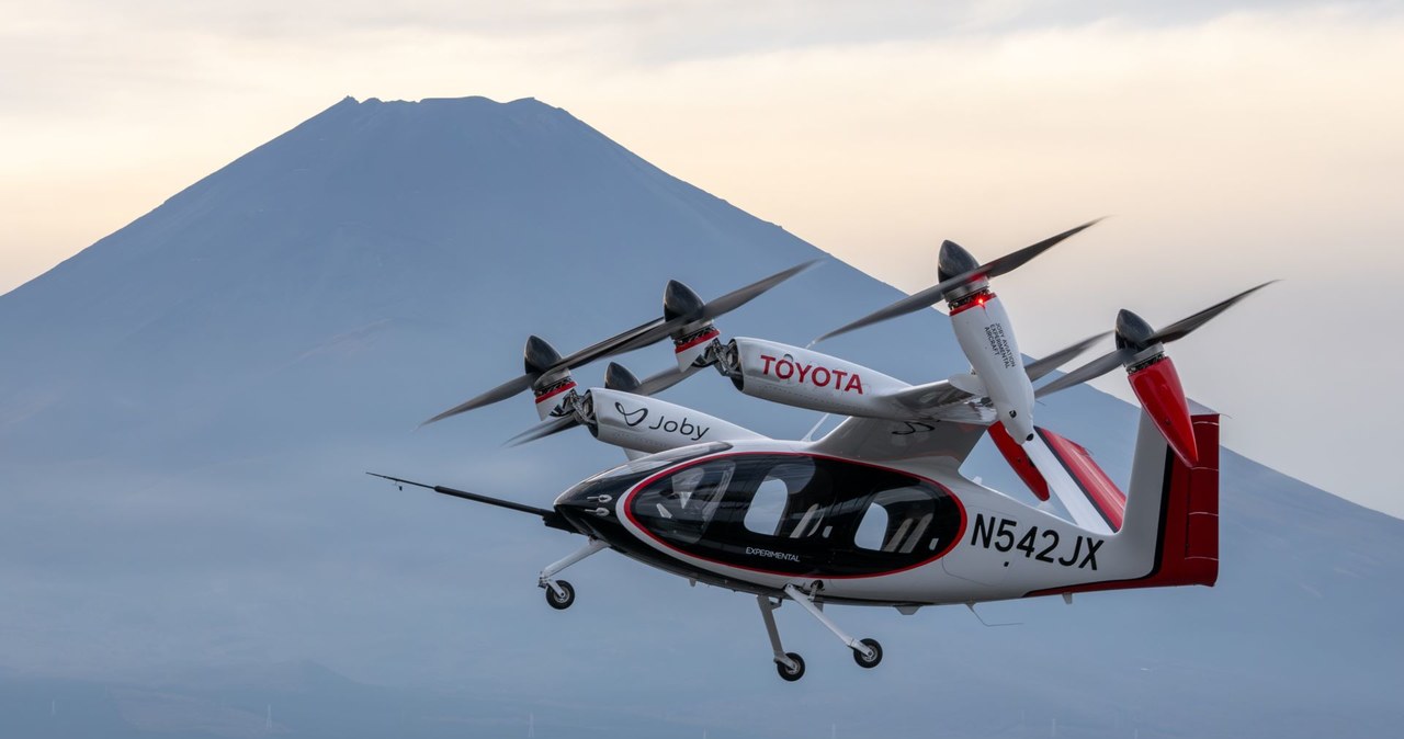 Latająca taksówka Joby Aviation może lecieć z prędkością ponad 320 km/h i pokona do blisko 280 km na jednym ładowaniu.