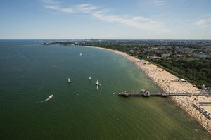 Latające statki w Gdańsku? Kilka obiektów unosiło się nad powierzchnią wody