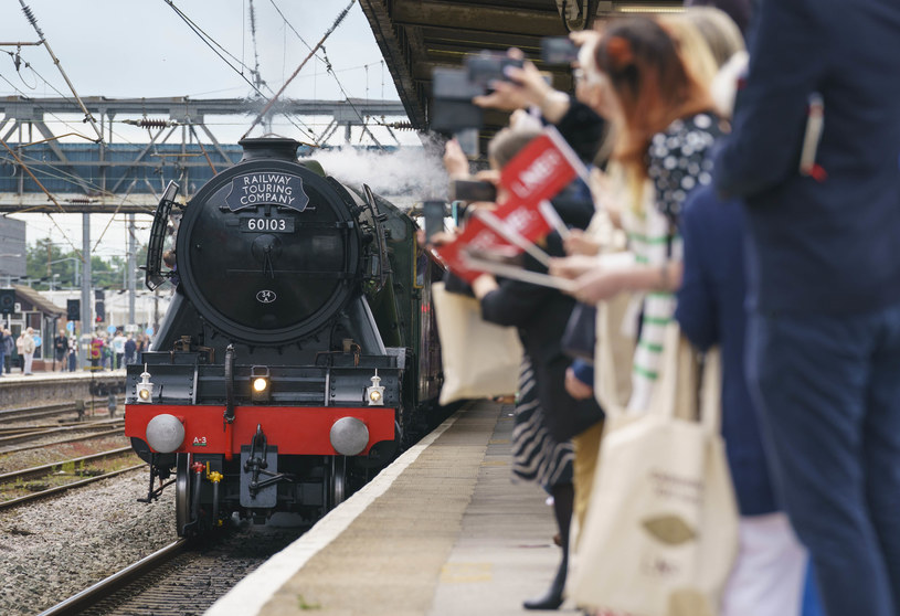 Latający Szkot wjeżdża na  Doncaster Railway Station /Dominic Lipinski / PA Images / Forum /Agencja FORUM