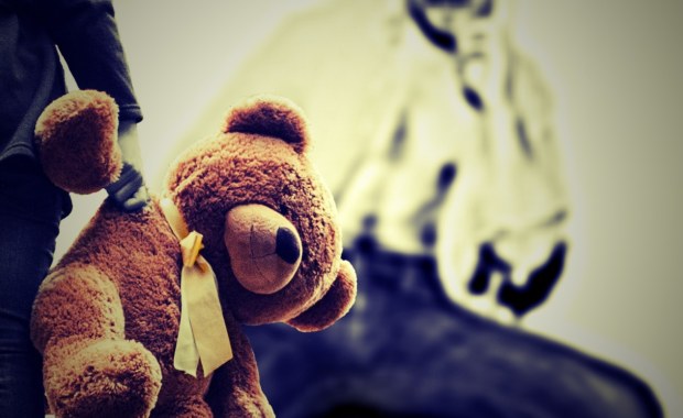 Latami gwałcił córkę, wykorzystał jej koleżankę. Obie nie mają jeszcze 15 lat