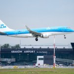 Latanie „zeszło pod strzechy”. Ekspert o rekordzie pasażerów w ruchu lotniczym 