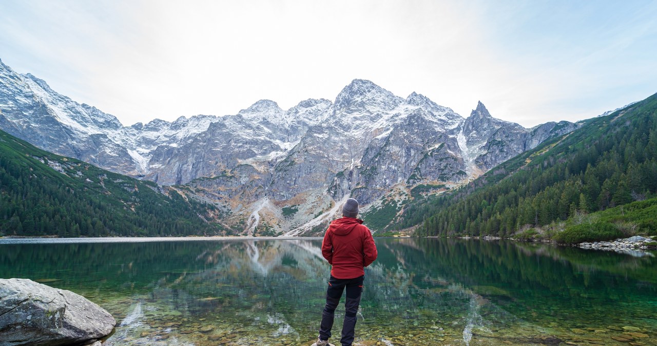 Latem wiele osób wybiera się w Tatry. Nie wszyscy jednak pamiętają, by w górach zachowywać się zgodnie z przepisami. Za ich łamanie grożą wysokie kary. /Pixel