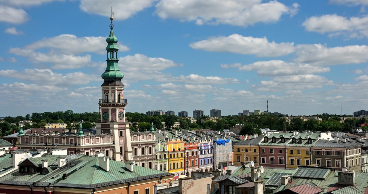 Lato w mieście może być szczególnie dokuczliwe /gkwt1 /Canva Pro