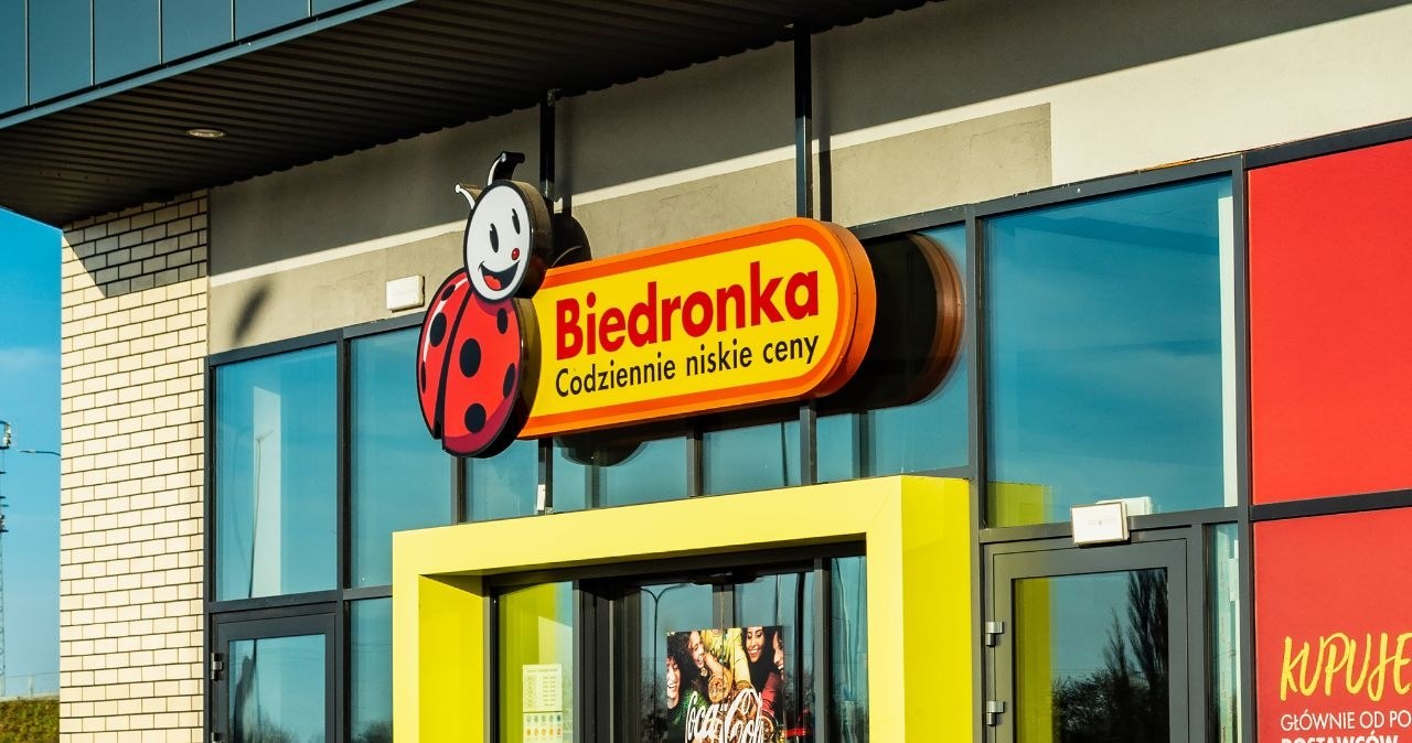 Lato w trasie nie musi być męczące. Niezbędne akcesoria do auta za grosze w Biedronce /adobestock /INTERIA.PL
