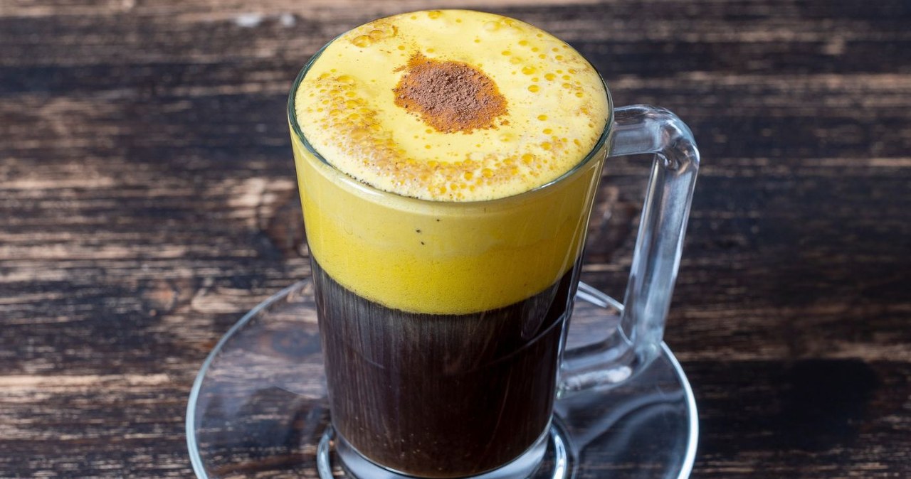 Latte z kurkumą przyspiesza metabolizm i wzmacnia odporność /olegd /123RF/PICSEL