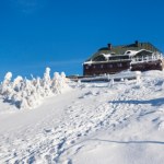 Łatwa trasa na zimową wędrówkę w Karkonoszach. Idealna na rodzinny wypad
