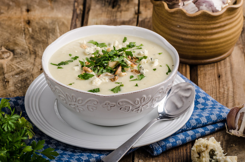 Łatwa w przygotowaniu i pożywna zupa z pieczonego kalafiora /123RF/PICSEL