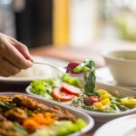Łatwo dostępna i zdrowa. Naukowcy: Ta dieta wydłuża życie