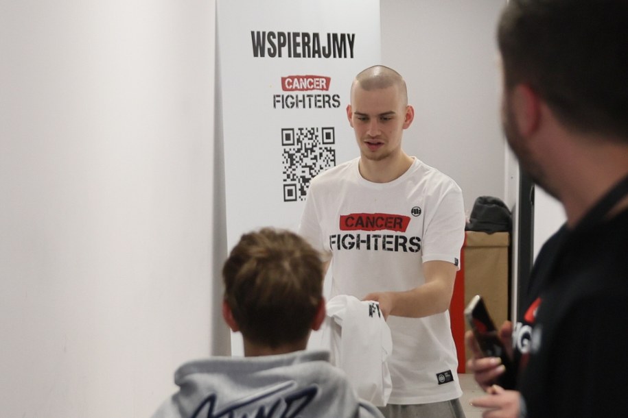 Łatwogang podczas zbiórki pieniędzy na rzecz fundacji Cancer Fighters /Leszek Szymański /PAP