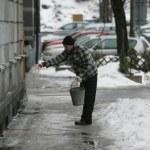 sól drogowa Łatwy, ale groźny sposób na lód. Dla zwierząt i roślin oznacza śmierć