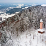 Łatwy szlak na zimę w Sudetach. Wieża widokowa inna niż wszystkie