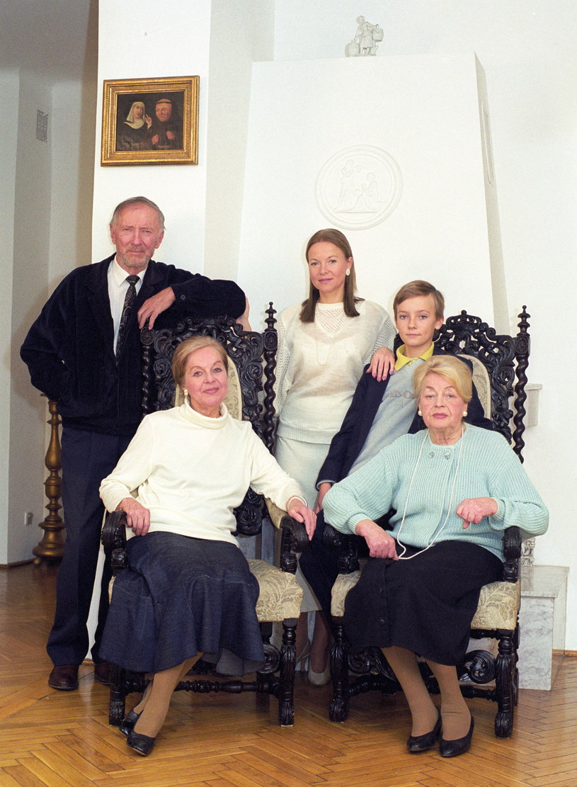 Laura Łącz z mężem, synem, mamą Haliną Dunajską i jej siostrą Bronisławą Czerwińską /Andrzej Wiernicki /Agencja FORUM