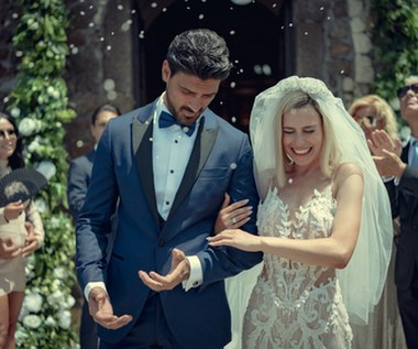 Laura (Sieklucka) i Massimo (Morrone) znów są razem, gorętsi niż kiedykolwiek. Niestety, sprawy komplikują rodzinne więzi Massimo i tajemniczy mężczyzna, który pojawia się w życiu Laury, pragnąc zdobyć jej serce i zaufanie... za wszelką cenę - brzmi fabularna zapowiedź filmu "365 dni: Ten dzień".