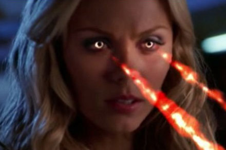 Laura Vandervoort w "Tajemnicach Smallville" /
