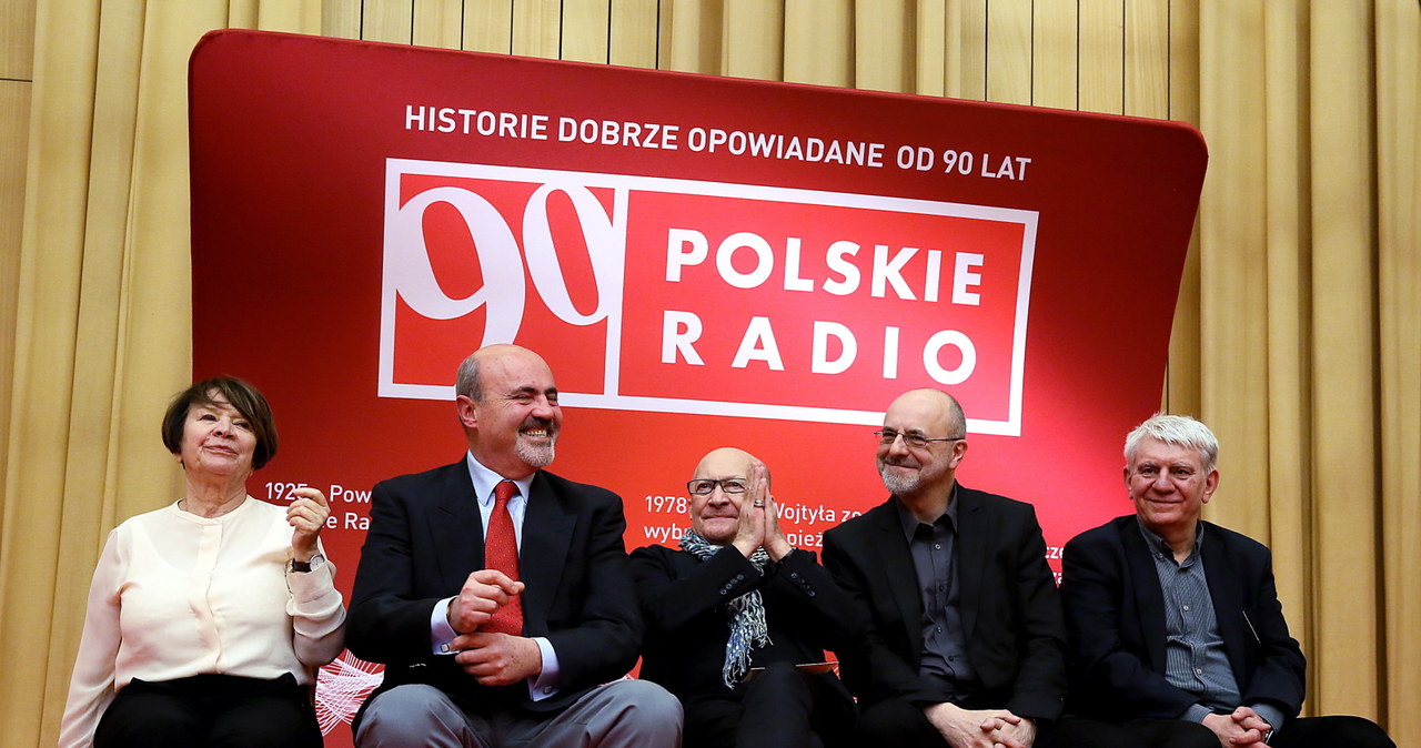 Laureaci, od lewej: Elżbieta Kępińska, Marcin Troński, Wojciech Pszoniak, Ingmar Villqist oraz reżyser powieści radiowej "W Jezioranach" Jan Warenycia, /Tomasz Gzell /PAP