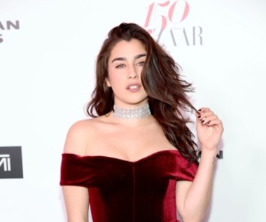 Lauren Jauregui w klubie ze striptizem. Zobacz teledysk "More Than That"