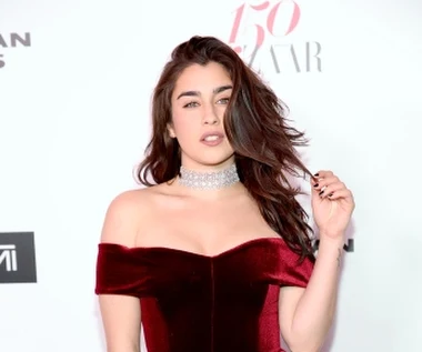 Lauren Jauregui w klubie ze striptizem. Zobacz teledysk "More Than That"
