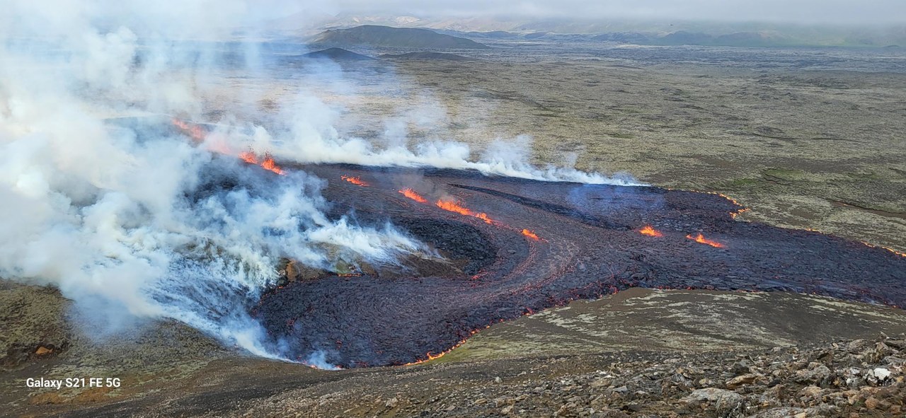 Lawa znów płynie. Rozpoczęła się erupcja wulkanu na Islandii