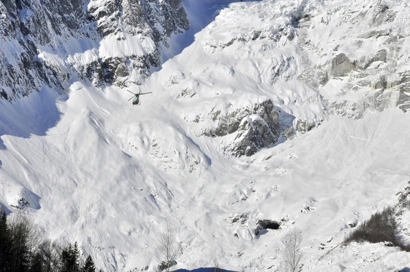Lawina zeszła w dolinie położonej w masywie Mont Blanc /THIERRY PRONESTI /PAP/EPA