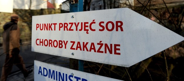 Lawinowo rośnie liczba chorujących na grypę /Marcin Bielecki /PAP