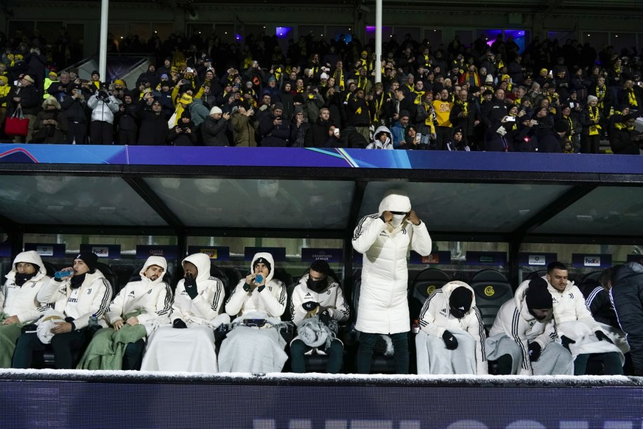 Ławka Juventusu podczas meczu z Bodoe/Glimt /Stian Lysberg Solum     /PAP/EPA