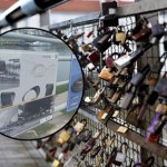 Ławka z przetopionych kłódek. Romantyczna inicjatywa w Krakowie 