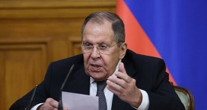 Ławrow nie krył zadowolenia z napięć USA-UE. Mówił też o Ukrainie