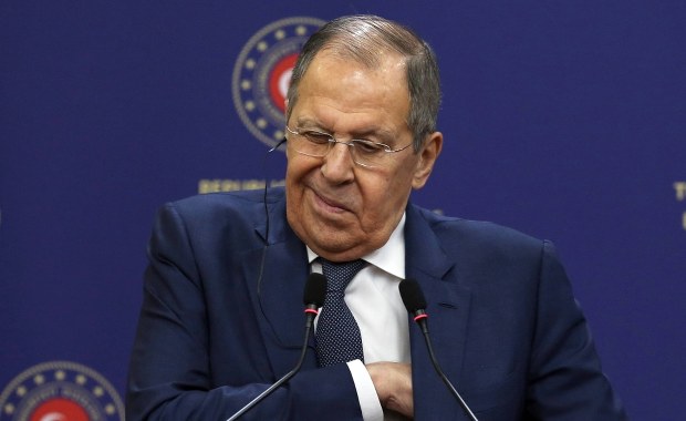 Ławrow: Uznamy to za oficjalne zaangażowanie NATO w wojnę z Rosją