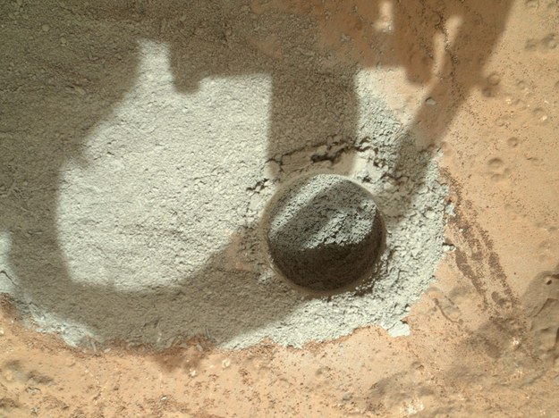 Łazik Curiosity wykonał pierwsze odwierty marsjańskich skał /JPL-Caltech/MSSS/HANDOUT /PAP/EPA