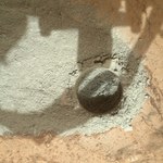 Łazik Curiosity znajdzie życie na Marsie? Zrobił pierwsze odwierty skał