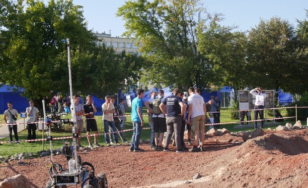 Łaziki marsjańskie rywalizują na torze w Kielcach: Zobacz transmisję!