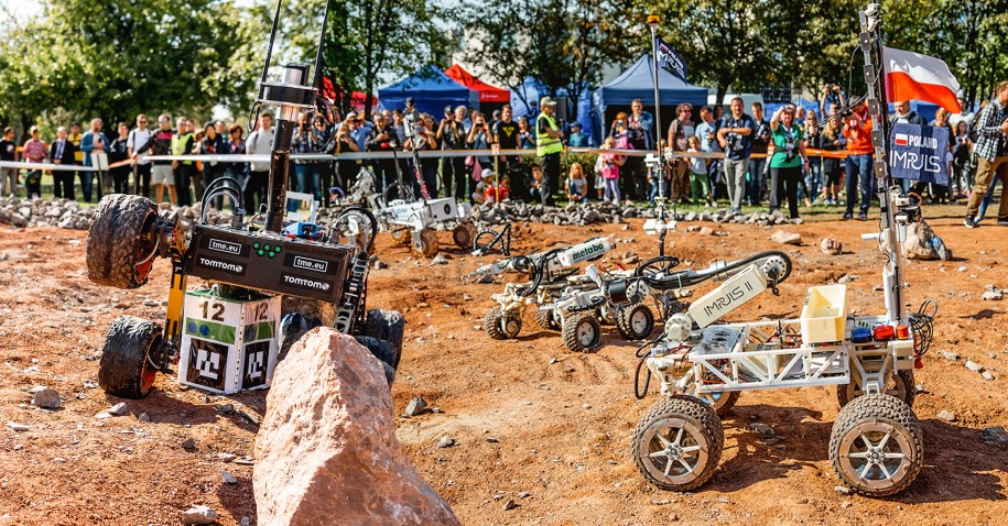 Łaziki zmierzą się z zadaniami na specjalnym torze marsjańskim na terenach Politechniki Świętokrzyskiej /ERC /Materiały prasowe