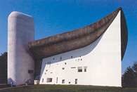 Le Corbusier, kaplica Notre-Dame-du-Haut, Ranchamp, Francja /Encyklopedia Internautica