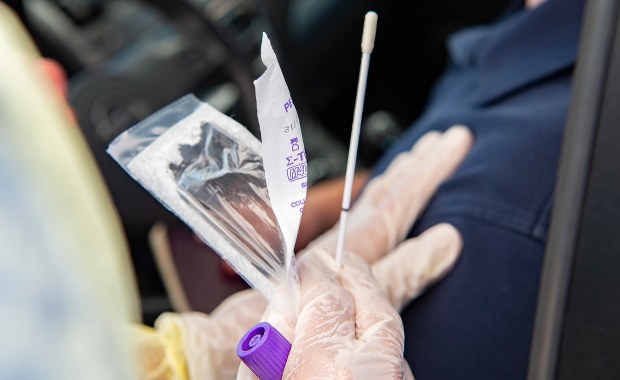 "Le Figaro": Polska lepiej radzi sobie z epidemią Covid-19 niż Francja