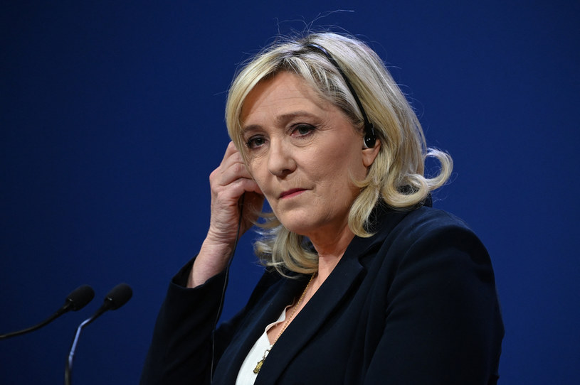 Le Pen oddaje władzę. W Francji poruszenie