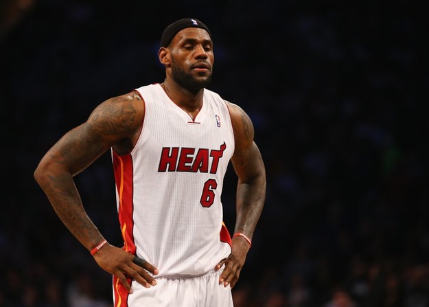 Cała Ameryka śmieje się z LeBrona Jamesa LeBron James /AFP