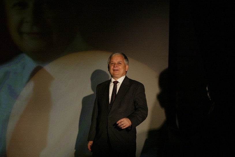 Lech Kaczyński podczas kampanii wyborczej w 2005 r. /Grzegorz Kruczkowski /Reporter