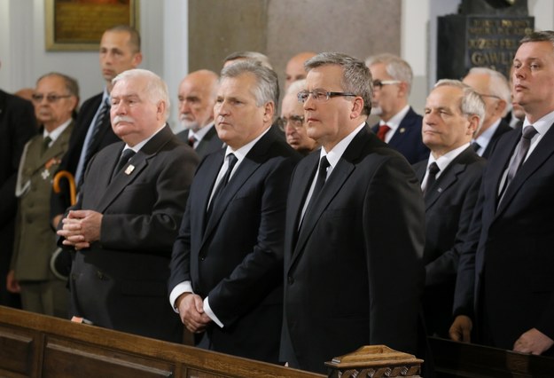 Lech Wałęsa, Aleksander Kwaśniewski i Bronisław Komorowski na mszy w intencji gen. Wojciecha Jaruzelskiego /Paweł Supernak /PAP