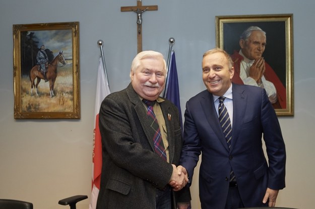Lech Wałęsa i Grzegorz Schetyna / 	Adam Warżawa    /PAP