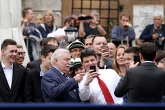 Lech Wałęsa na Placu Zamkowym na obchodach 25-lecia Wolności