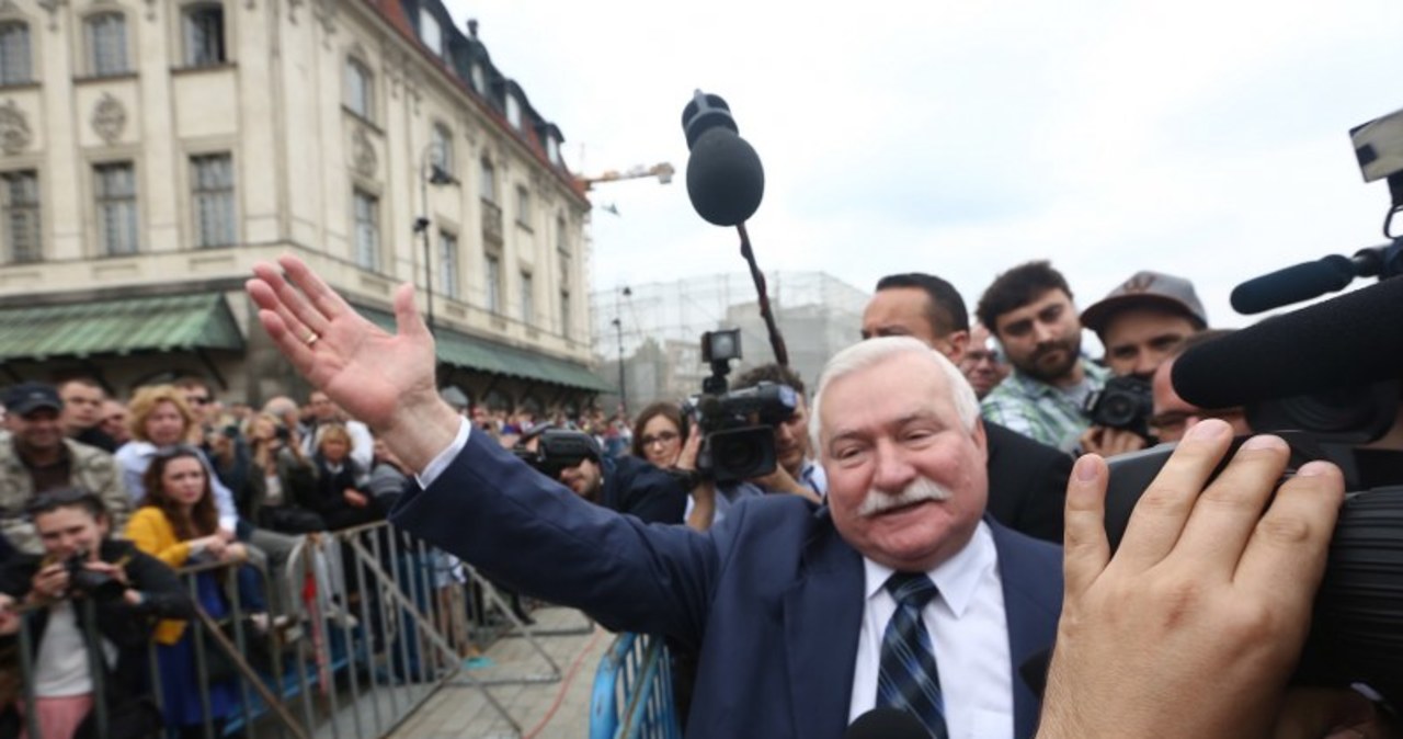 Lech Wałęsa na Placu Zamkowym na obchodach 25-lecia Wolności
